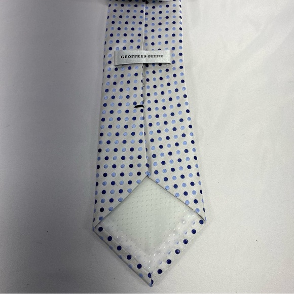 Geoffrey Beene Blue Polka-Dot White Silk Tie - Picture 3 of 6